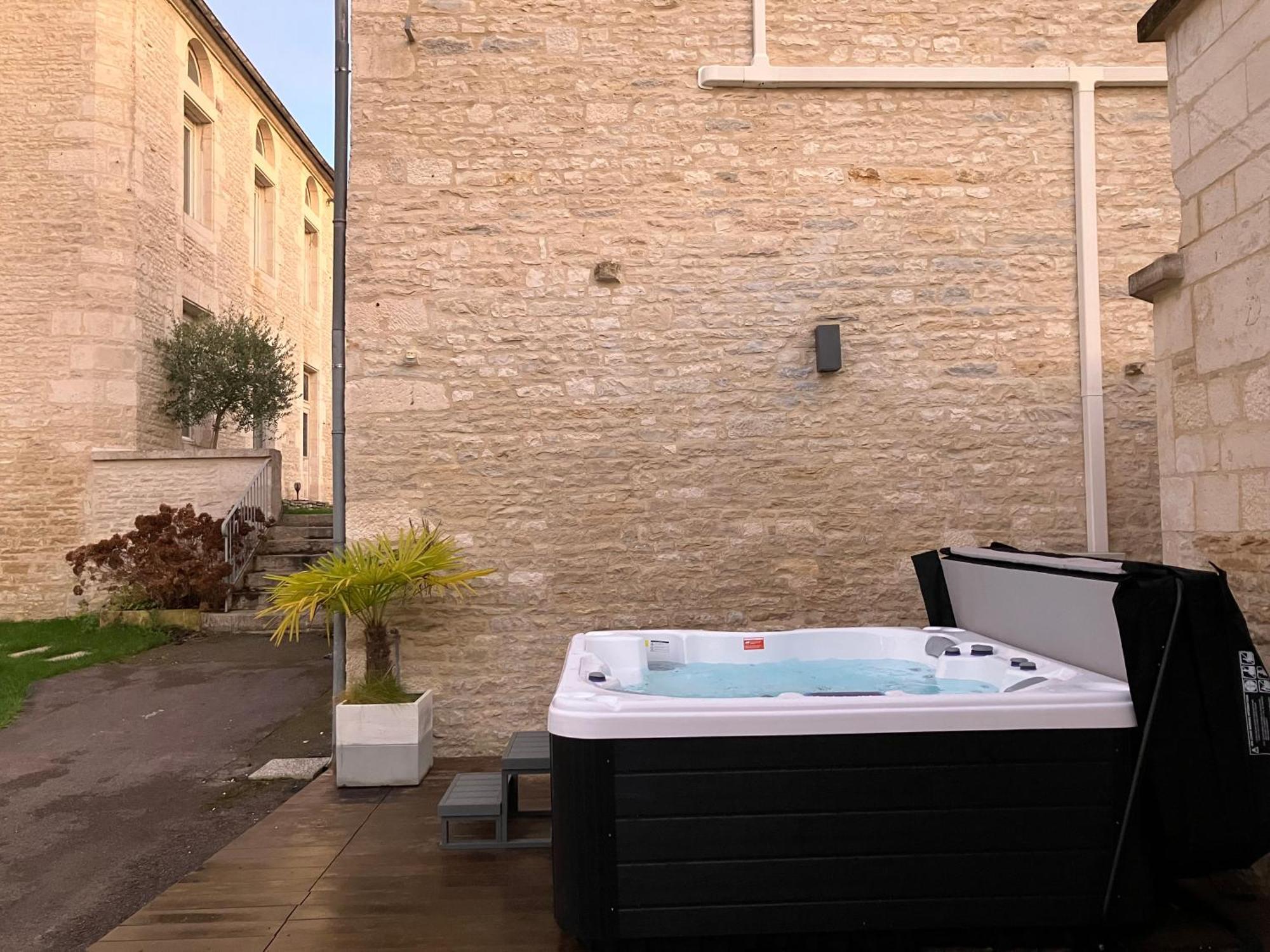 La Villa Lombardi En Champagne, Avec Piscine Privee Et Jacuzzi Les Riceys Kültér fotó